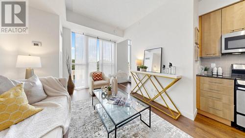 404 - 2055 Danforth Avenue, Toronto, ON - Indoor Photo Showing Living Room