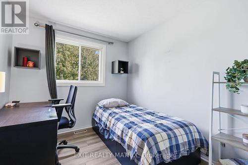 751 Clearcrest Crescent, Ottawa, ON - Indoor Photo Showing Bedroom