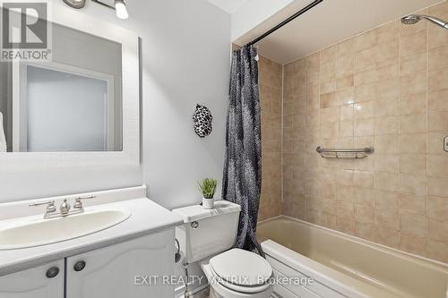 751 Clearcrest Crescent, Ottawa, ON - Indoor Photo Showing Bathroom