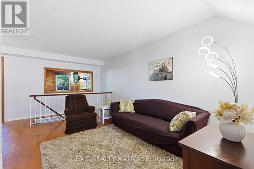 751 Clearcrest Crescent, Ottawa, ON - Indoor Photo Showing Living Room