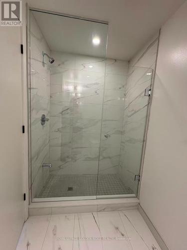 2510 - 28 Interchange Way, Vaughan, ON - Indoor Photo Showing Bathroom