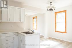387 GLENDALE AVENUE St. Catharines (Secord Woods), ON L2T 1C3