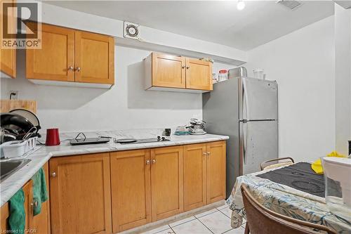 332 Brembel Crescent, Kitchener, ON - Indoor Photo Showing Kitchen