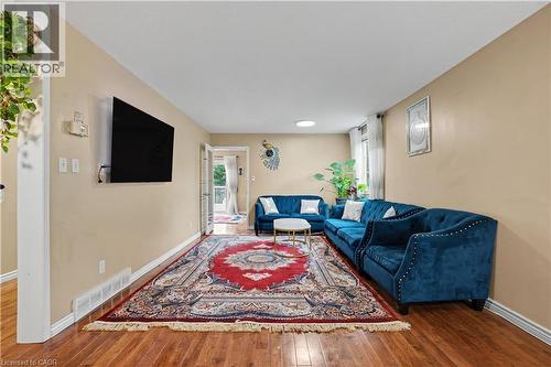 332 Brembel Crescent, Kitchener, ON - Indoor Photo Showing Living Room