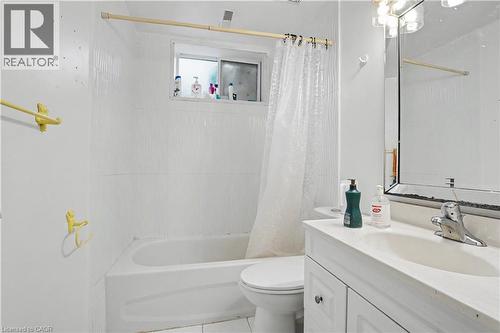 332 Brembel Crescent, Kitchener, ON - Indoor Photo Showing Bathroom