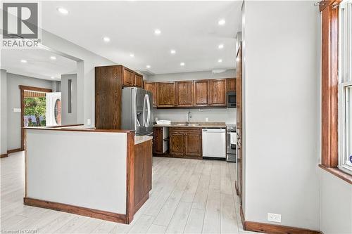 570 Cannon Street E, Hamilton, ON - Indoor Photo Showing Kitchen