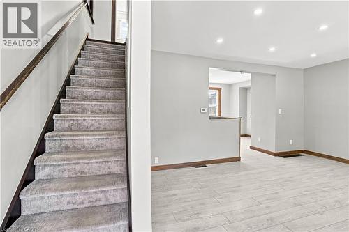 570 Cannon Street E, Hamilton, ON - Indoor Photo Showing Other Room