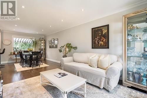13 Kidd'S Lane, Innisfil, ON - Indoor Photo Showing Living Room