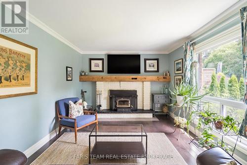 13 Kidd'S Lane, Innisfil, ON - Indoor Photo Showing Living Room With Fireplace