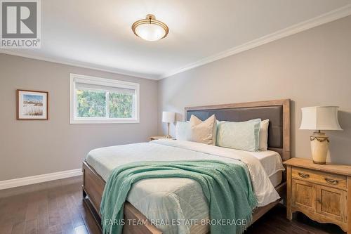 13 Kidd'S Lane, Innisfil, ON - Indoor Photo Showing Bedroom