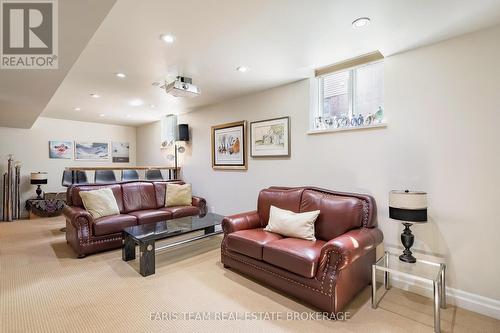 13 Kidd'S Lane, Innisfil, ON - Indoor Photo Showing Living Room