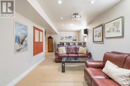 13 Kidd'S Lane, Innisfil, ON - Indoor Photo Showing Living Room