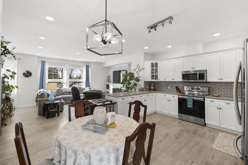 210 Main St, Selkirk, MB - Indoor