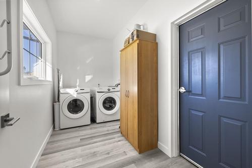 210 Main St, Selkirk, MB - Indoor Photo Showing Laundry Room