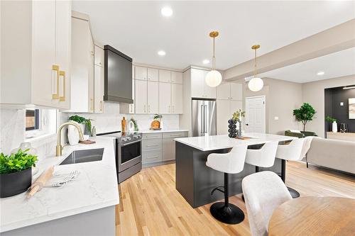 72 Michaud Crescent, Winnipeg, MB - Indoor Photo Showing Kitchen With Upgraded Kitchen