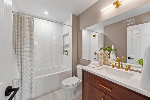 4 Pc Bath - 72 Michaud Crescent, Winnipeg, MB - Indoor Photo Showing Bathroom