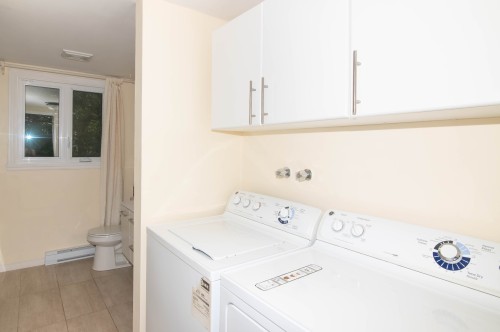 Salle de bains - C-902 Av. Gagné, La Pocatière, QC - Indoor Photo Showing Laundry Room