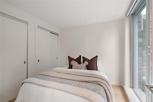 #222-2000 Hannington Rd, Langford, BC - Indoor Photo Showing Bedroom