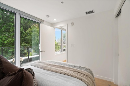 #222-2000 Hannington Rd, Langford, BC - Indoor Photo Showing Bedroom