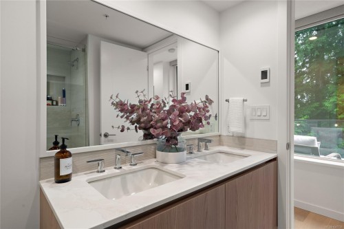 #222-2000 Hannington Rd, Langford, BC - Indoor Photo Showing Bathroom