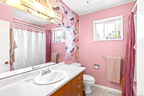 425 White St, Ladysmith, BC 
