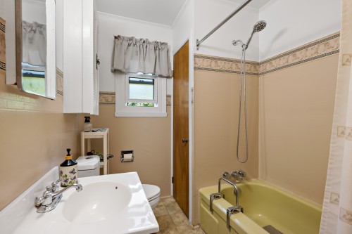 Bathroom - 2386 Rue St-Charles, Val-David, QC - Indoor Photo Showing Bathroom