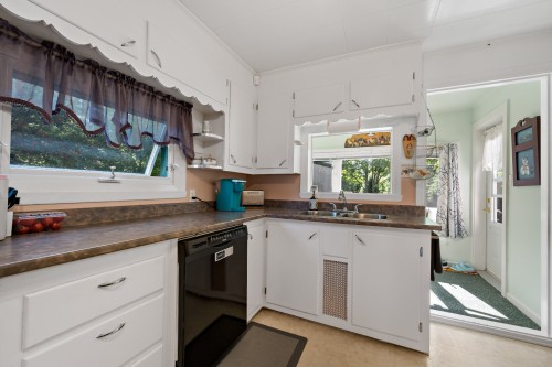 Kitchen - 2386 Rue St-Charles, Val-David, QC - Indoor Photo Showing Kitchen With Double Sink