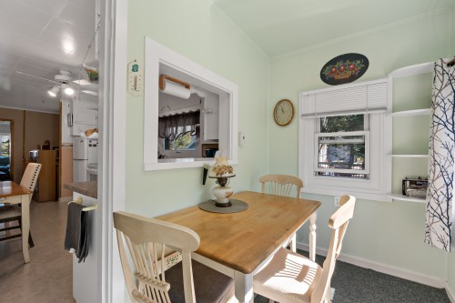 Dinette - 2386 Rue St-Charles, Val-David, QC - Indoor Photo Showing Dining Room