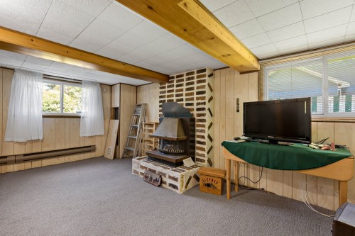 Family Room - 2386 Rue St-Charles, Val-David, QC - Indoor