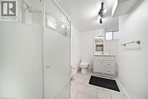 82 Whitney Avenue, Hamilton, ON - Indoor Photo Showing Bathroom