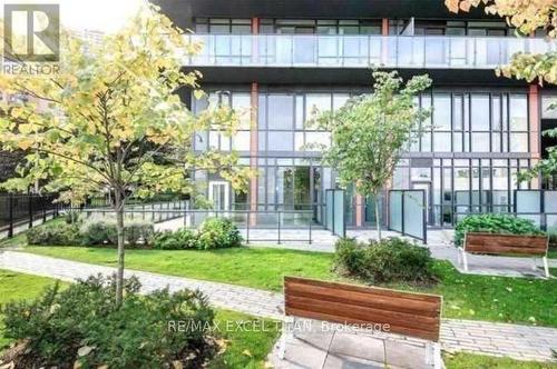 TH101 - 825 CHURCH STREET , Toronto, Ontario M4W 3Z4 2