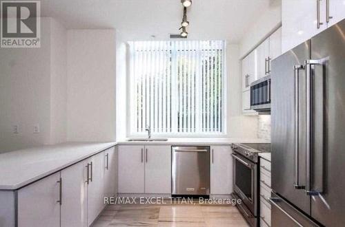 TH101 - 825 CHURCH STREET , Toronto, Ontario M4W 3Z4 4