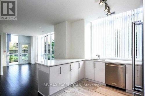 TH101 - 825 CHURCH STREET , Toronto, Ontario M4W 3Z4 5