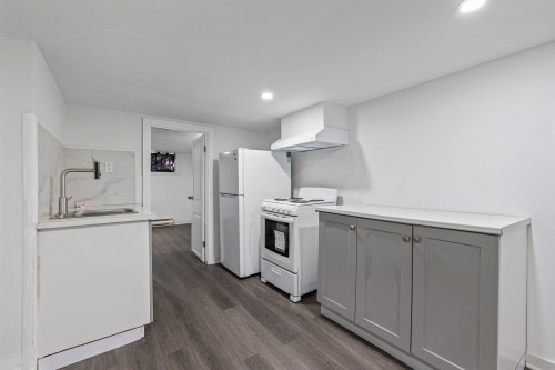 Cuisinette - B-3880 Rue Mackenzie, Montréal (Côte-Des-Neiges/Notre-Dame-De-Grâce), QC - Indoor Photo Showing Kitchen