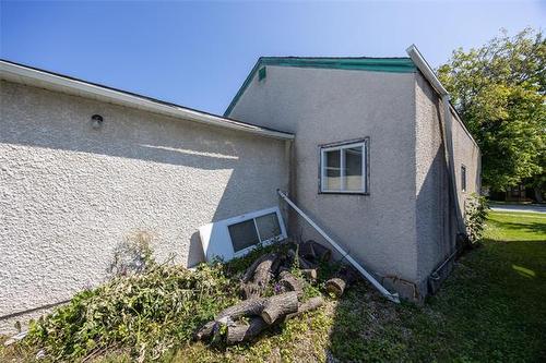 455 Jemima St, Selkirk, MB - Outdoor