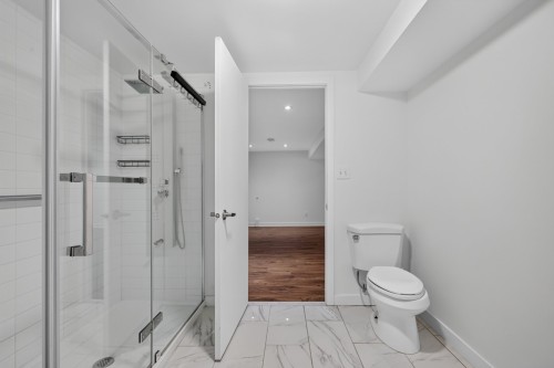 Bathroom - 202 Rue Hebert, Dollard-Des-Ormeaux, QC - Indoor Photo Showing Bathroom
