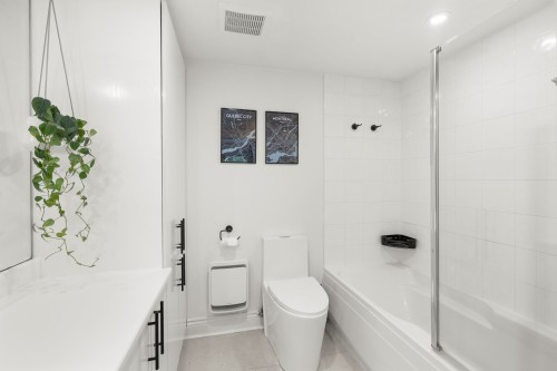 Master Bathroom - 201-1819 Av. Glendale, Montréal (Outremont), QC - Indoor Photo Showing Bathroom