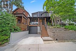 116 LEE AVENUE Toronto, ON M4E 2P3
