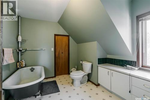101 106Th Street W, Saskatoon, SK - Indoor Photo Showing Bathroom