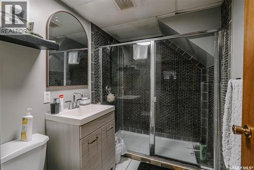 101 106Th Street W, Saskatoon, SK - Indoor Photo Showing Bathroom