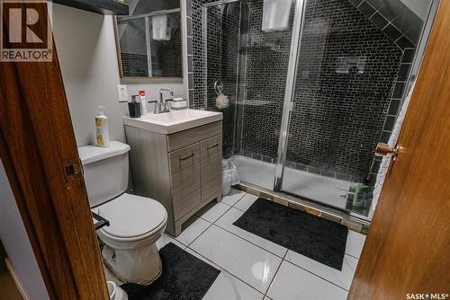 101 106Th Street W, Saskatoon, SK - Indoor Photo Showing Bathroom