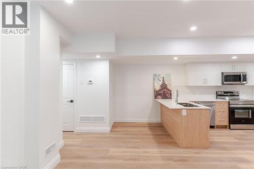 220 HEIMAN Street Unit# 4 , Kitchener, Ontario N2M 3M3 3