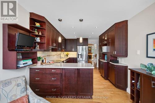 202 Holmwood Avenue, Ottawa, ON - Indoor Photo Showing Kitchen