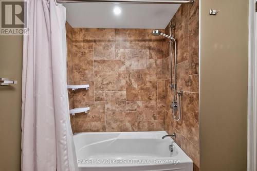 202 Holmwood Avenue, Ottawa, ON - Indoor Photo Showing Bathroom