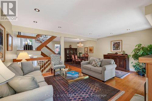 202 Holmwood Avenue, Ottawa, ON - Indoor Photo Showing Living Room