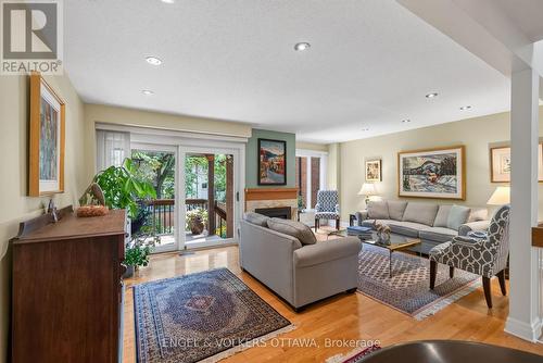 202 Holmwood Avenue, Ottawa, ON - Indoor Photo Showing Living Room