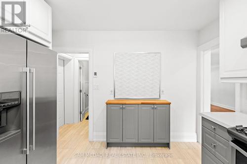 1613 Wembury Road, Mississauga, ON - Indoor Photo Showing Kitchen
