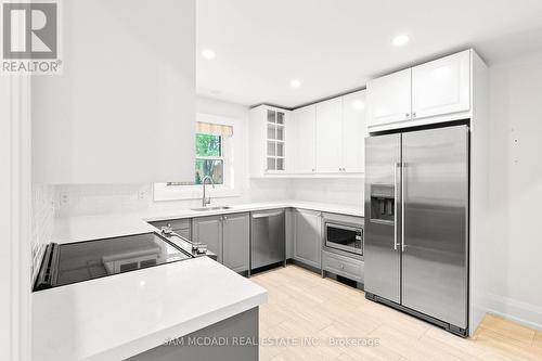 1613 Wembury Road, Mississauga, ON - Indoor Photo Showing Kitchen With Stainless Steel Kitchen With Upgraded Kitchen
