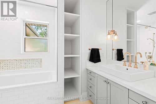 1613 Wembury Road, Mississauga, ON - Indoor Photo Showing Bathroom