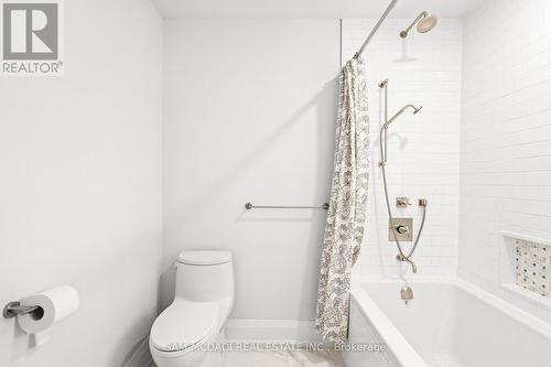1613 Wembury Road, Mississauga, ON - Indoor Photo Showing Bathroom